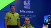 FIFA, VAR odasında 'üstünlük işareti' yapan hakeme sahip çıktı