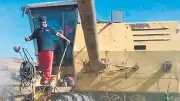Görme Engelli Baba Oğullarının Desteğiyle Çiftçilik ve Müzisyenlik Yapıyor