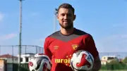 Göztepe, Salem Bouajila ile sözleşme yeniledi, Lis'i Lech Poznan'a uğurladı