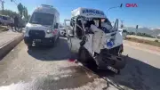 Hakkari Yüksekova'da feci kaza: Yolcu minibüsü ile kamyon çarpıştı, 2 ölü 3 yaralı