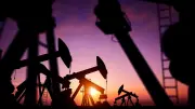 Hürmüz'de Gerilim Tırmanıyor: Petrol Fiyatları Haftaya Yükselişle Başladı