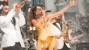 Işın Karaca Cuma İş Çıkışı Konserinde Müzikseverlerle Buluştu