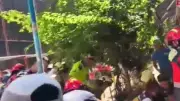 Kadıköy'de yıkımı yapılan binada kısmi çökme: 2 işçi mahsur