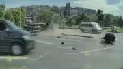 Kağıthane'de ambulans kazasında 4 yaralı: Kırmızı ışık ihlali kamerada
