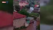 Kayseri Develi'de sağanak yağış sele dönüştü, araçlar sürüklendi