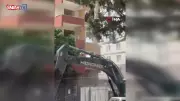 Küçükçekmece'de yıkım sırasında bina çöktü, o anlar kamerada