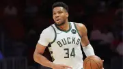 NBA'de Giannis Antetokounmpo takasla Miami Heat'e transfer oldu