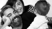 Neslihan Atagül oğlu Aziz'le pazar alışverişinde