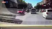 Çorlu'da Motosiklet İki Araca Çarptı: 1 Yaralı, Kaza Anı Kamerada