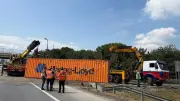 Sakarya'da Konteyner Yüklü TIR Devrildi: Ulaşım Aksadı
