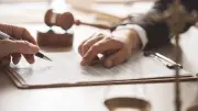 Sefalet İçinde Yaşıyordu! 4 Bin Kişilik Kasabayı Milyoner Yaptı