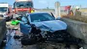 Silivri'de Otomobil Gişelere Çarptı: 2 Yaralı