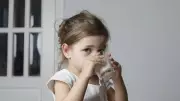 Süt İçince Karın Ağrısı Çeken Çocuklarda Laktoz İntoleransı Uyarısı