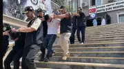 İstanbul'da Havalimanı Minibüsü Soygunu: 8 Tutuklama, 3 Milyon Liralık Ziynet Eşyası Çalındı