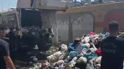 Yalova'da çöp kamyonunda yangın, sürücü itfaiyeye götürdü