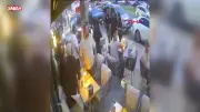 İzmir'de ortaokul öğrencisi bıçaklanarak öldürüldü: Kafeye sığındığı anlar kamerada