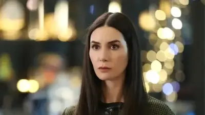 Ahu Yağtu'nun 90'lardaki Modellik Fotoğrafı Sosyal Medyayı Salladı