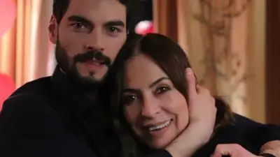 Akın Akınözü, annesi Özlem Akınözü'yü vefat yıl dönümünde andı