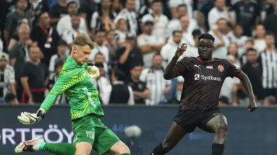 Alexander Nübel'den Vincenzo Italiano'ya Övgü: 'Saha Kenarında Çılgın'