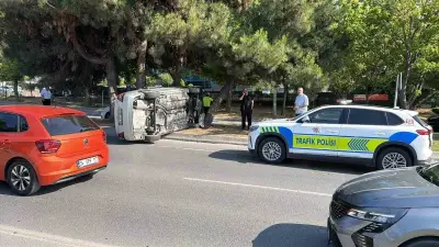 Bakırköy'de Kontrolden Çıkan Otomobil Takla Attı: Sürücü Yaralı