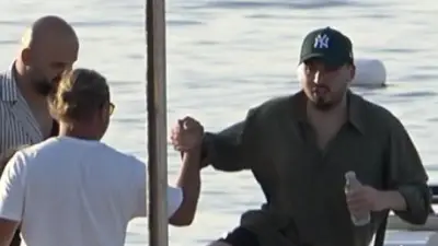 Blok3 tatilinde suikast iddiası sonrası Bodrum'da rahat tavırlar sergiledi