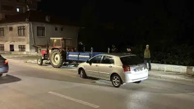 Bolu'da Kontrolden Çıkan Otomobil Park Halindeki Traktör Römorkuna Çarptı