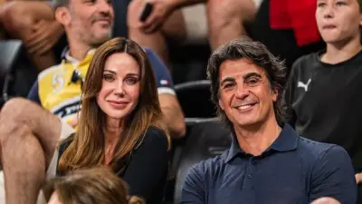 İbrahim Kutluay ve Demet Şener çocuklarıyla Yunanistan'da tatilde