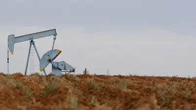 Brent petrol 72,75 dolardan işlem görüyor, jeopolitik riskler fiyatları destekliyor