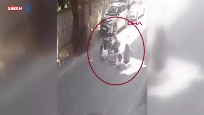 Bursa'da yayaya çarpmamak için fren yapan motosiklet devrildi: O anlar kamerada