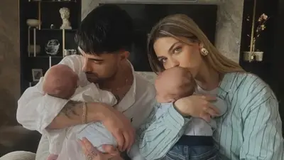 İdo Tatlıses ve Yasemin Şefkatli'den Romantik Tatil Pozu