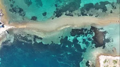 Ege'de Denizin İçinden Yürüyerek Ulaşılan Ada: Maden Adası