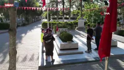 Şehit Ömer Halisdemir'in Kabrine Ziyaretçi Akını: 15 Temmuz'un 10. Yılında Dua Ettiler
