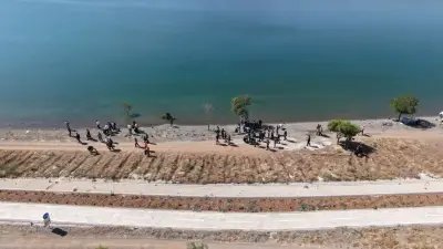 Elazığ Valiliği Öncülüğünde Hazar Gölü Kıyısında Temizlik Seferberliği