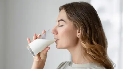 En Sağlıklı Süt Hangisi? Tam Yağlı ve Bitkisel Alternatifler Karşılaştırması