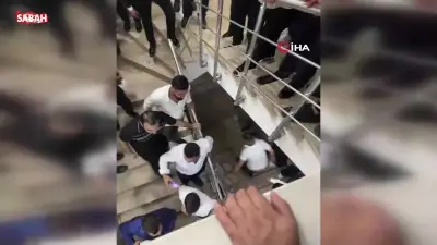 Esenyurt'ta düğün salonunda bıçaklı kavga: Sandalyeler havada uçuştu