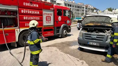 Eskişehir'de Park Halindeki Kamyonette Navigasyon Cihazı Yangını