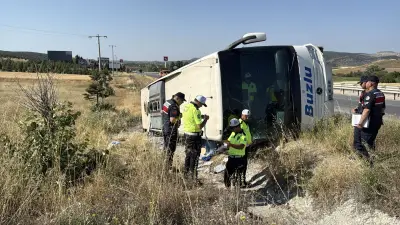 Eskişehir'de yolcu otobüsü şarampole devrildi: 24 yaralı