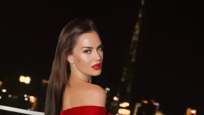 Fahriye Evcen'den Peş Peşe Paylaşımlar: Eşi Burak Özçivit Yorum Yaptı