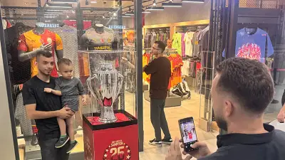 Galatasaray'ın şampiyonluk kupası Düzce'de sergilendi
