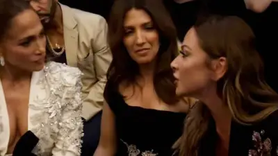 Hadise, Paris Moda Haftası'nda Jennifer Lopez ile Buluştu