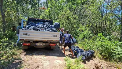 Kandıra sahillerinden 43 günde 64 TIR'lık çöp toplandı