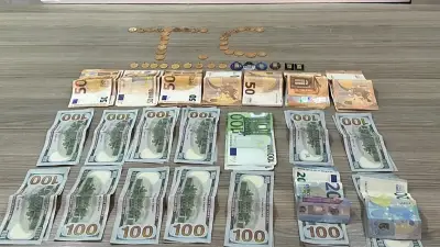 Kendisini komiser olarak tanıtıp altın ve dövizleri almaya geldi: Suçüstü yakalandı