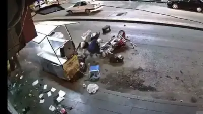 Kırıkkale'de Ters Yöne Giren Otomobil Kokoreç Tezgâhına Daldı: 5 Yaralı