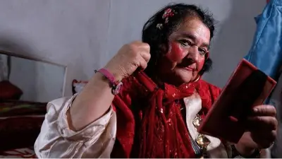 'Kırmızılı kadın' Sultan Özcan hayatını kaybetti