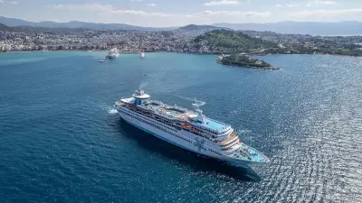 Kuşadası'na kruvaziyer turist akını: 2 gemiden 9 bin 150 kişi indi