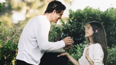 Madison Beer ve Justin Herbert Nişanlandı
