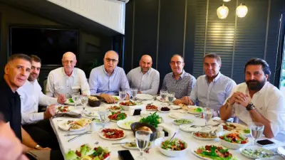 Mehmet Akif Üstündağ'dan A Milli Erkek Voleybol Takımı'na Moral Yemeği