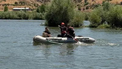 Murat Nehri'nde Baraj Kapakları Açıldı: Mahsur Kalan Kurtarıldı