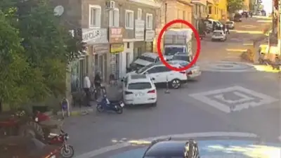 Nevşehir'de Freni Boşalan Kamyonet Park Halindeki Araçlara Çarptı