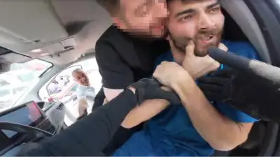 Niğde'de trafikte kargo çalışanını darbettiği anlar kask kamerasında